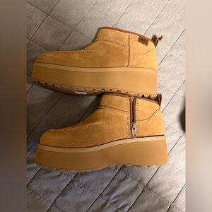 Ugg - Cityfunc Ultra Mini - Size 6